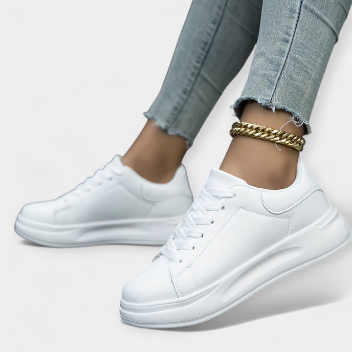 Vita sneakers i skinn