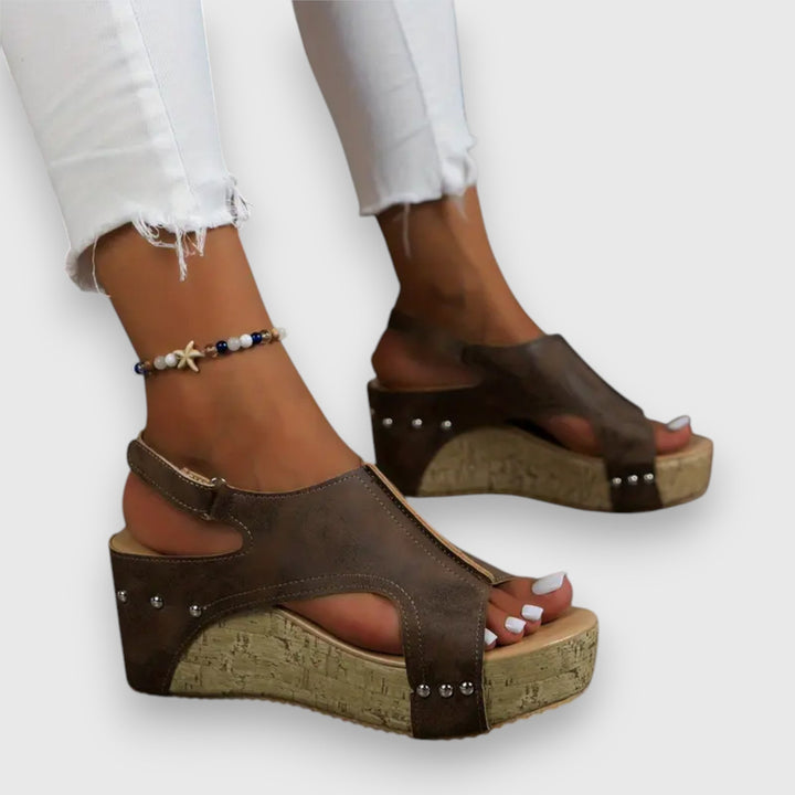 Mia – platåsandal i vintagestil