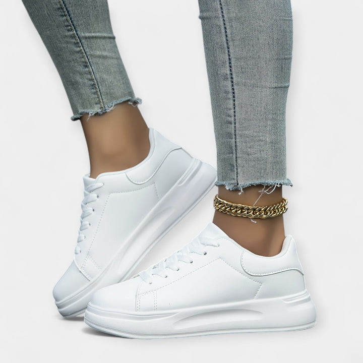 Vita sneakers i skinn