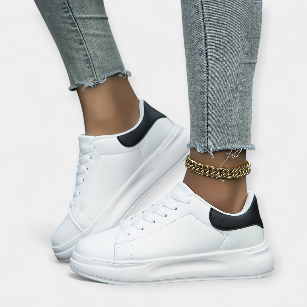 Vita sneakers i skinn