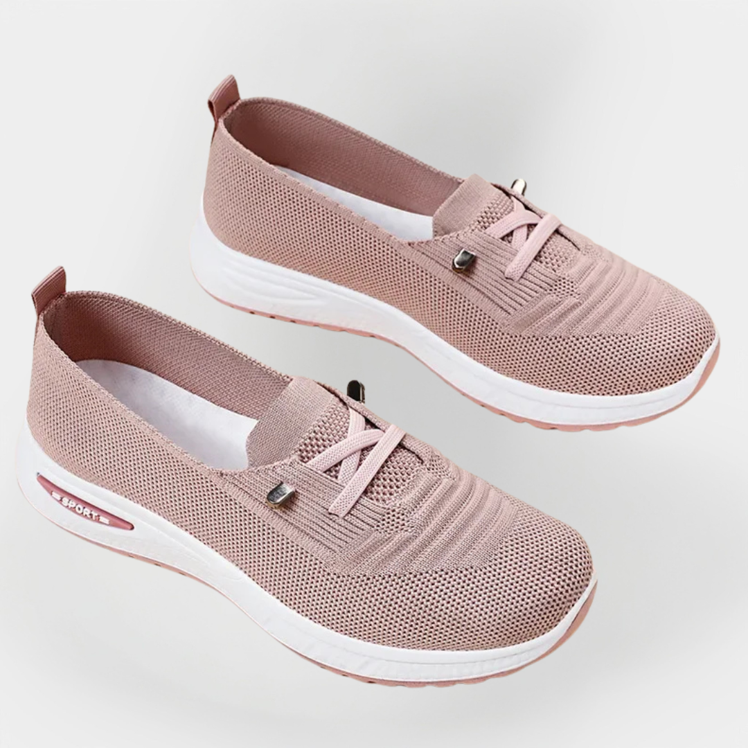 Sneakers i lätt material med flexibel sula