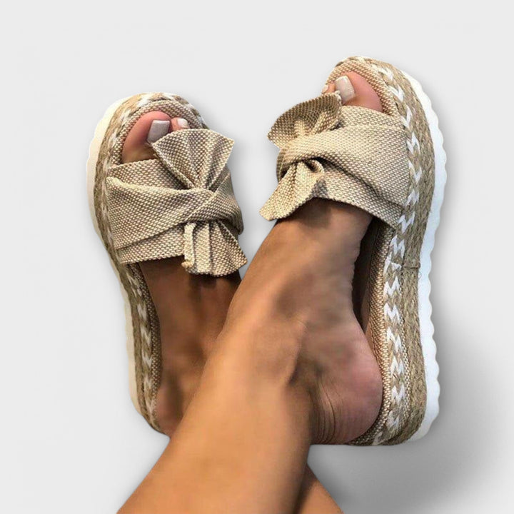 Solegenius – ortopedisk sandal med rosett