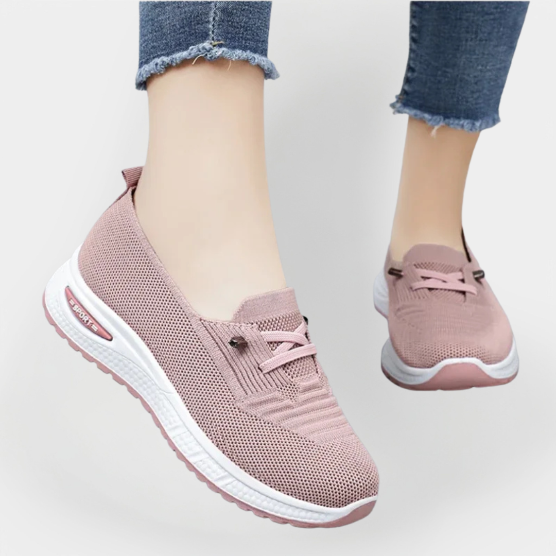 Sneakers i lätt material med flexibel sula