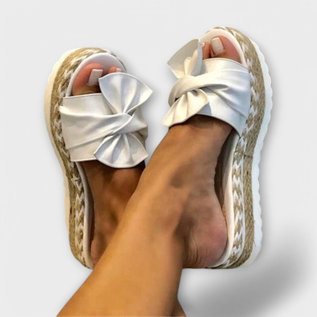 Solegenius – ortopedisk sandal med rosett