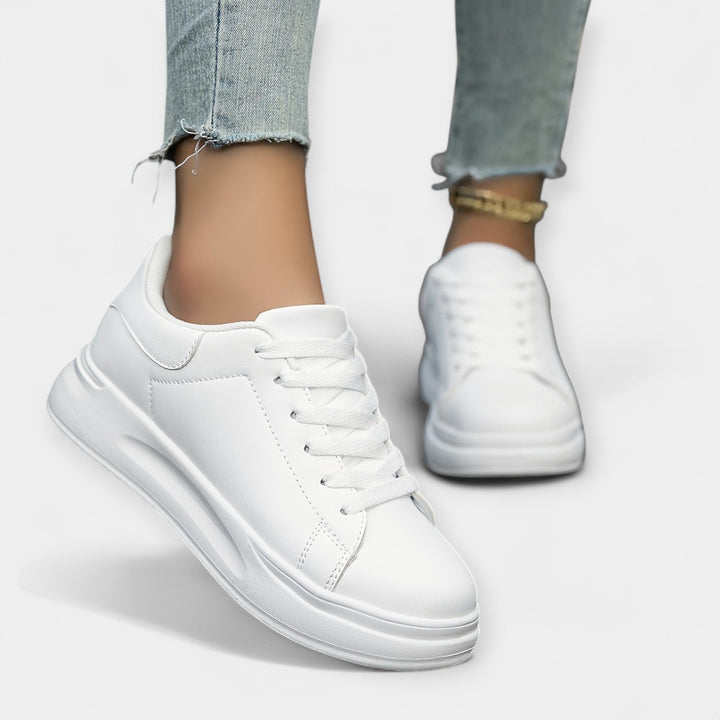 Vita sneakers i skinn