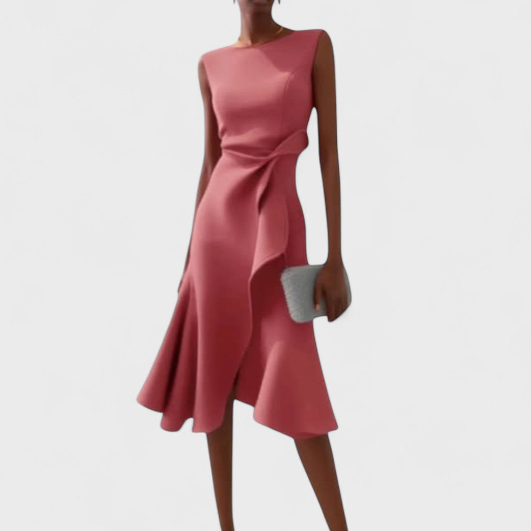 Andrea – asymmetrisk klänning med eleganta detaljer