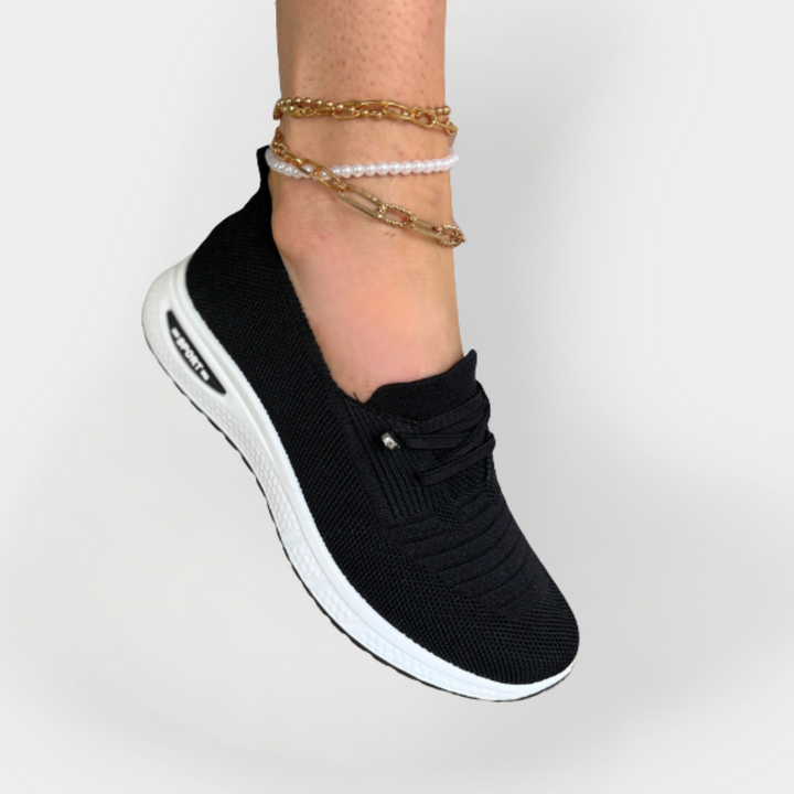 Sneakers i lätt material med flexibel sula