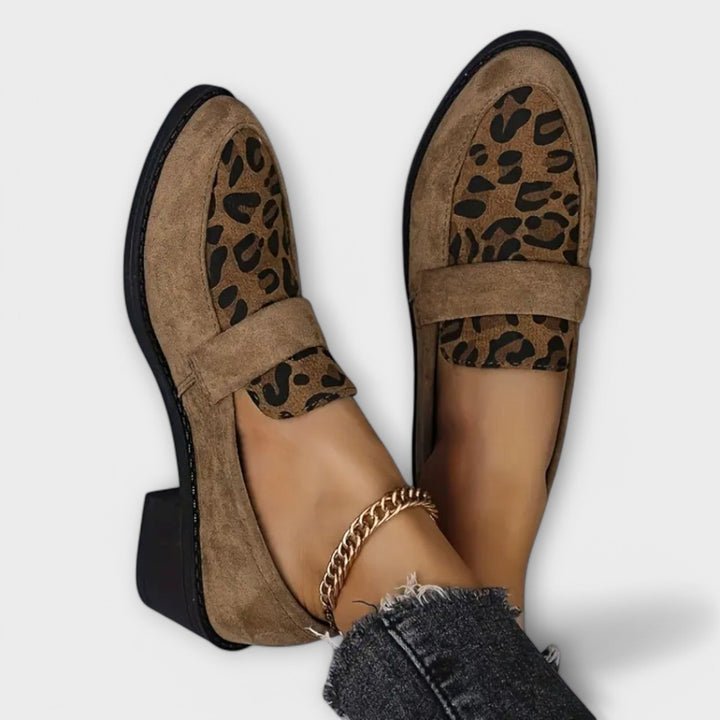 Karla – eleganta damskor med leopardmönster