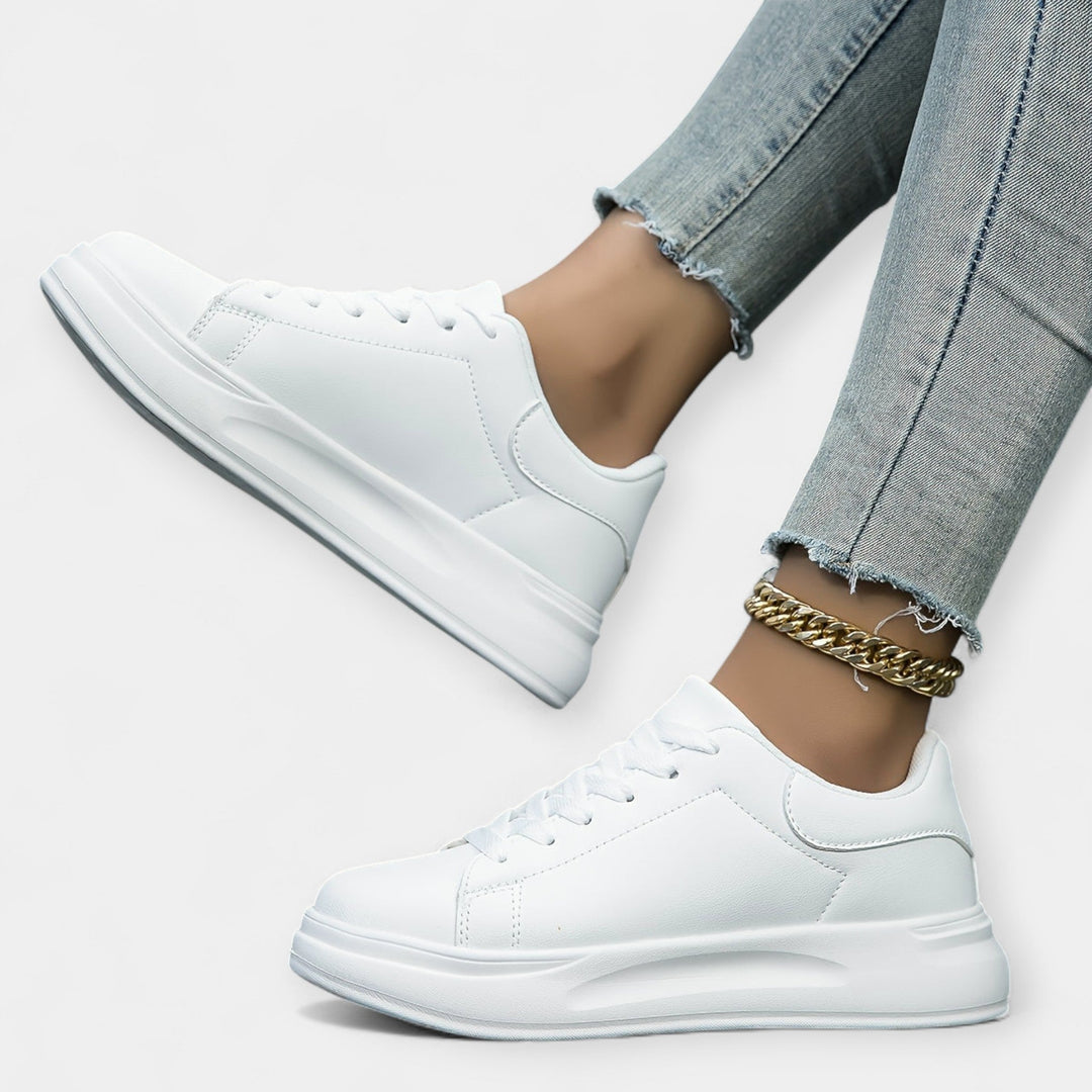 Vita sneakers i skinn