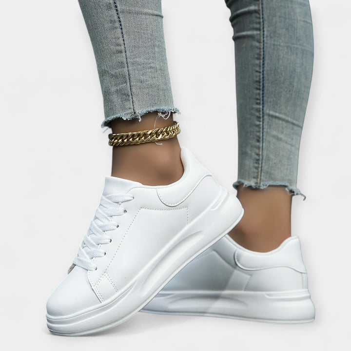 Vita sneakers i skinn
