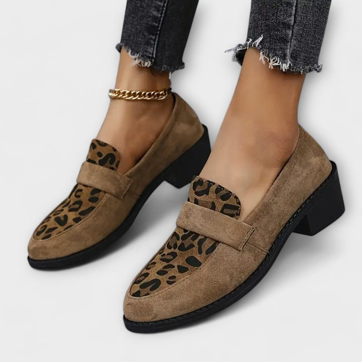 Karla – eleganta damskor med leopardmönster