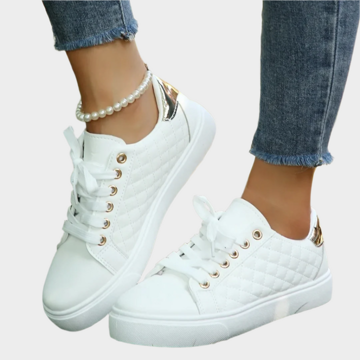 Moderna sneakers med detaljer och sydd textur