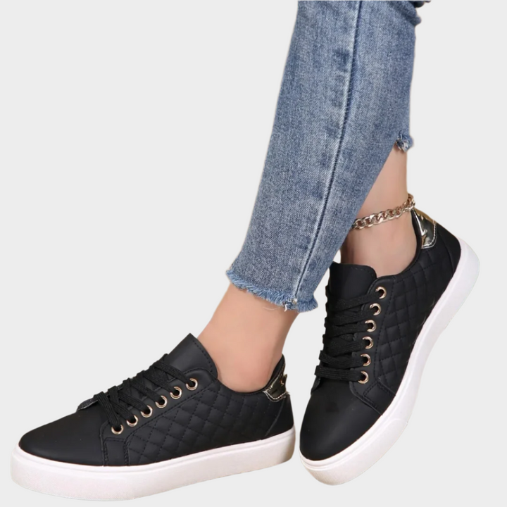 Moderna sneakers med detaljer och sydd textur