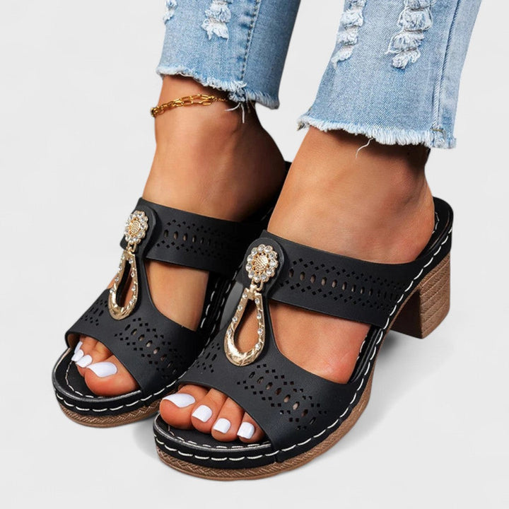 Vlasta – eleganta och bekväma ortopediska sandaler