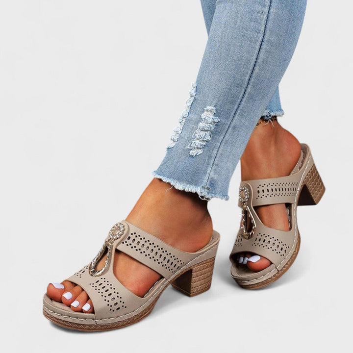Vlasta – eleganta och bekväma ortopediska sandaler