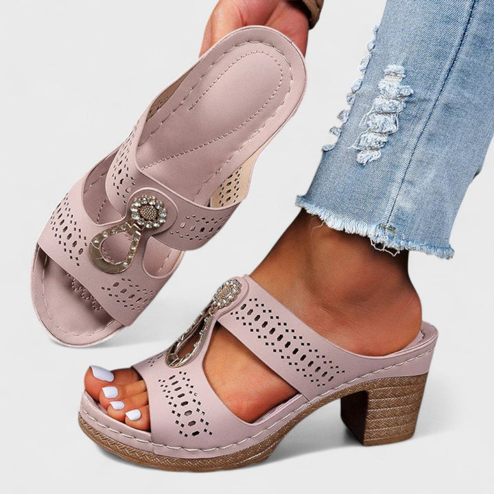 Vlasta – eleganta och bekväma ortopediska sandaler