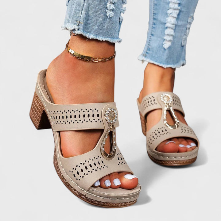 Vlasta – eleganta och bekväma ortopediska sandaler