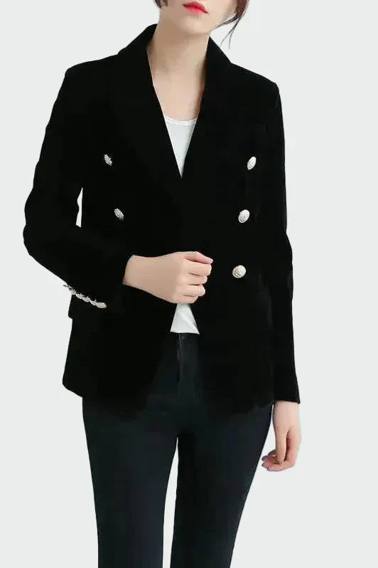 Réka – elegant svart kappa