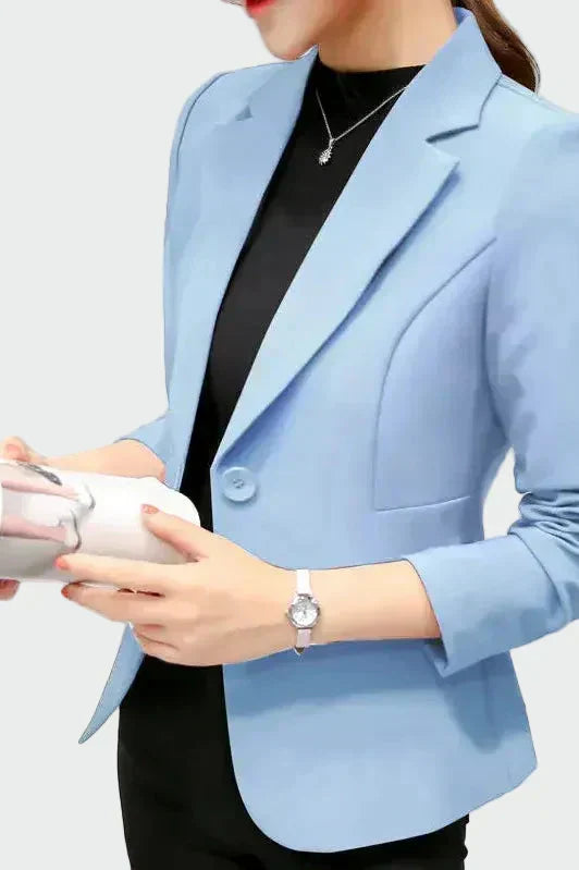 Dora – elegant svart kappa