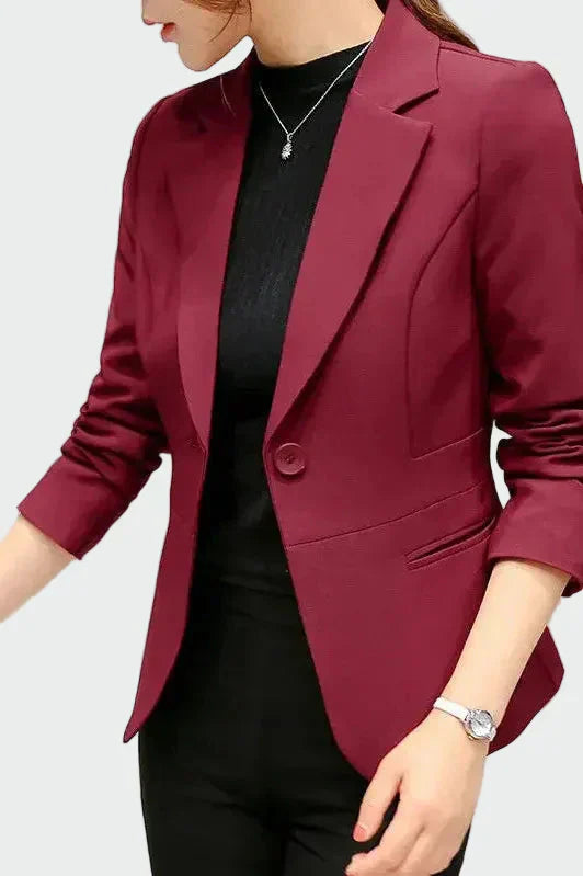 Dora – elegant svart kappa