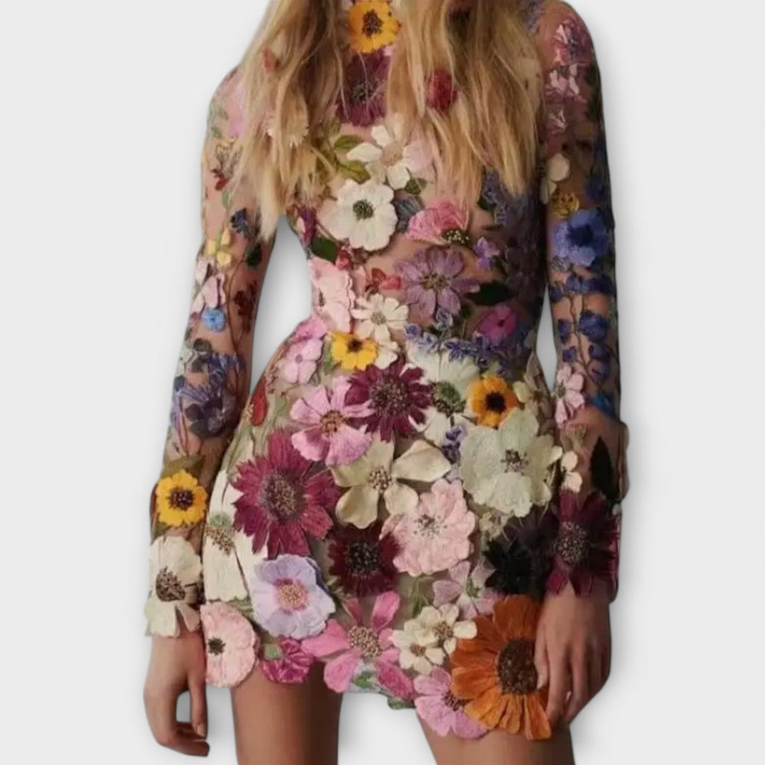 Dolores – klänning med 3D-blommönster