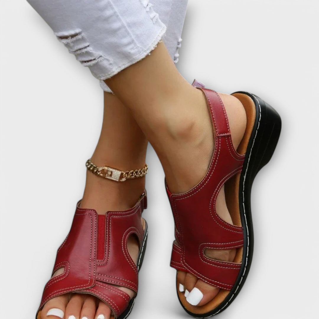 Kristina – ortopedisk skinnsandal med bekväm klack
