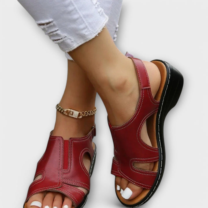 Kristina – ortopedisk skinnsandal med bekväm klack