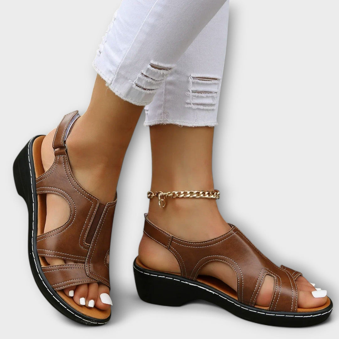 Kristina – ortopedisk skinnsandal med bekväm klack