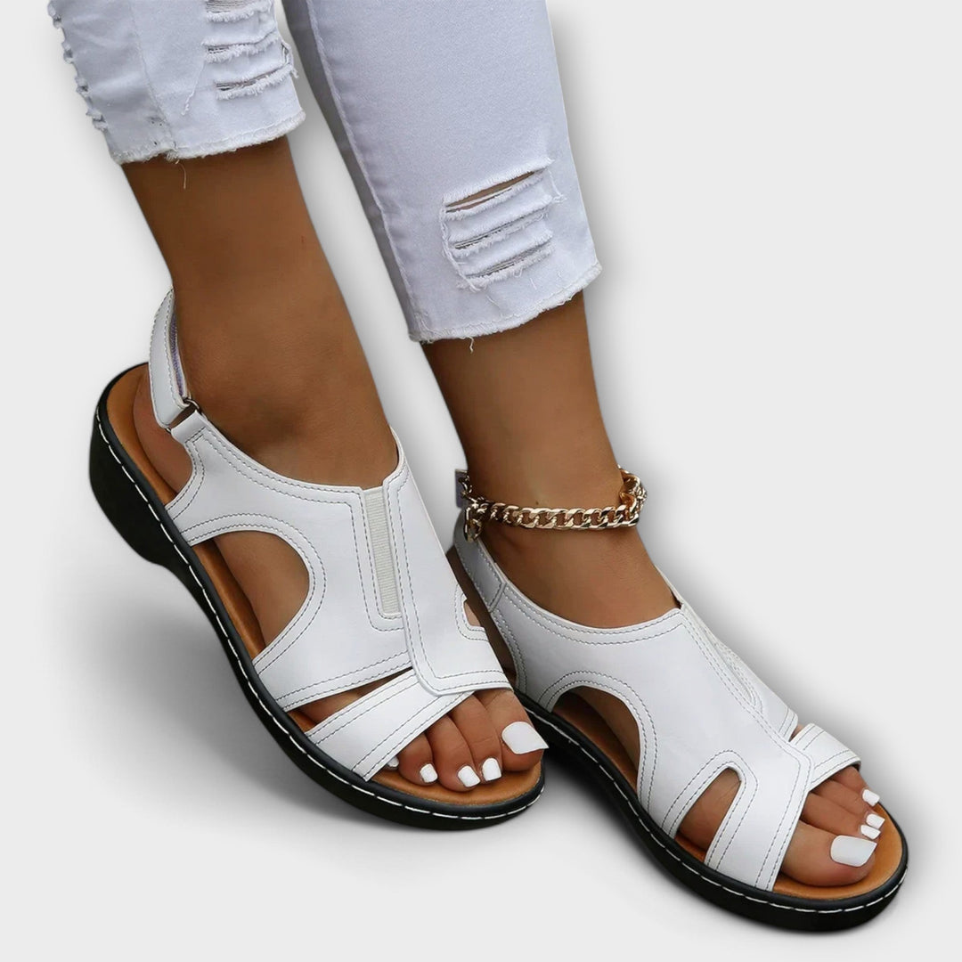 Kristina – ortopedisk skinnsandal med bekväm klack