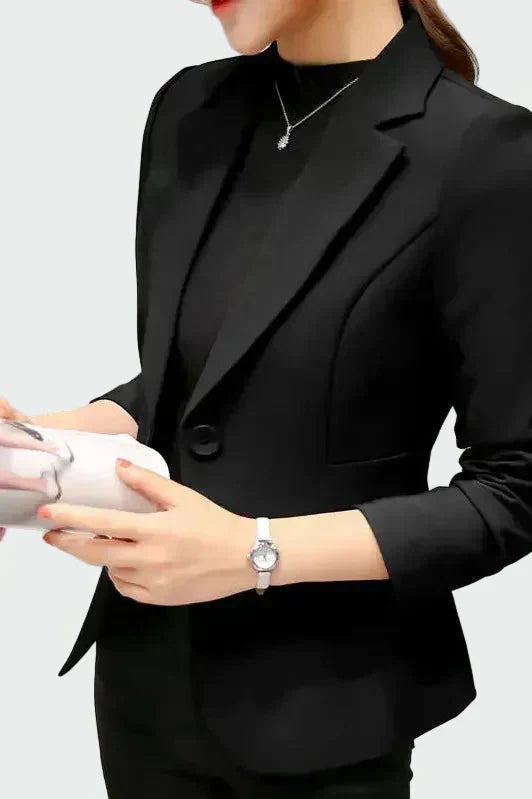 Dora – elegant svart kappa