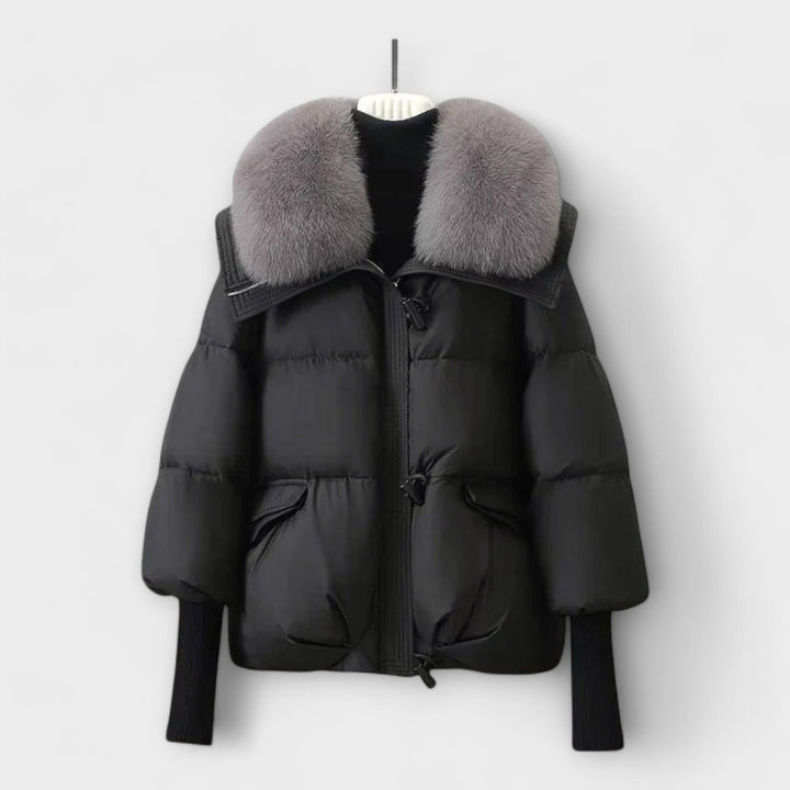 Lucina – elegant kappa med päls