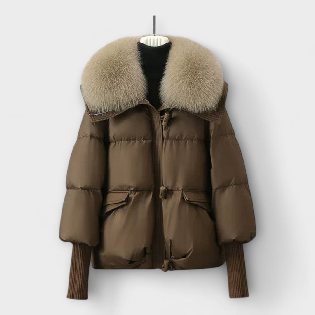 Lucina – elegant kappa med päls