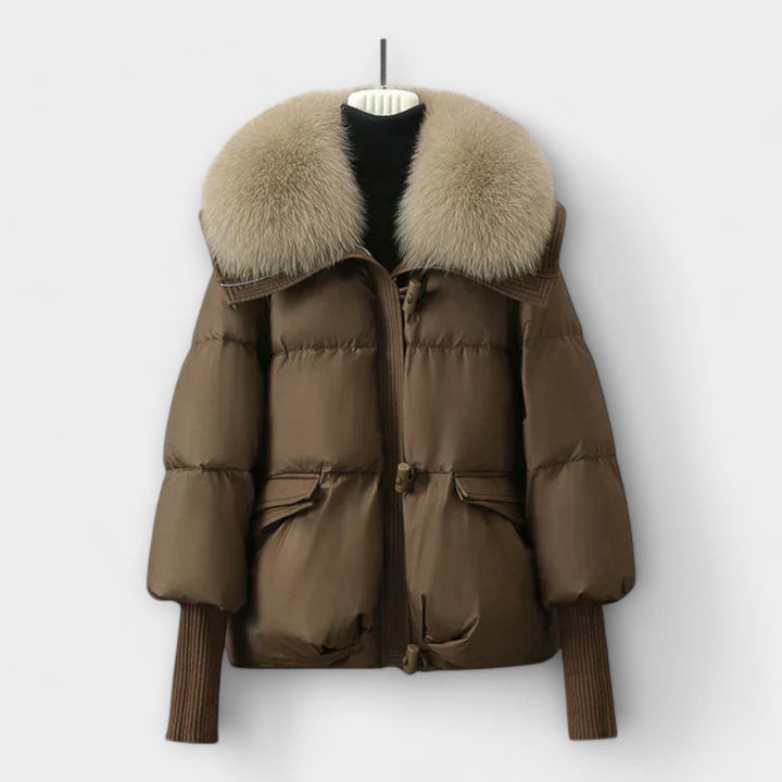 Lucina – elegant kappa med päls