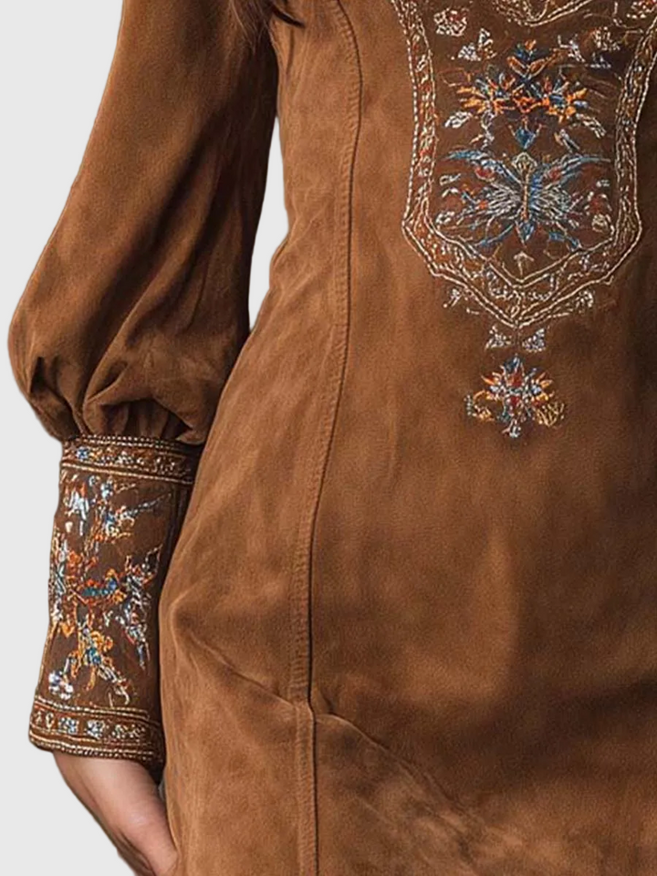 Petra – broderad lila miniklänning i sammet
