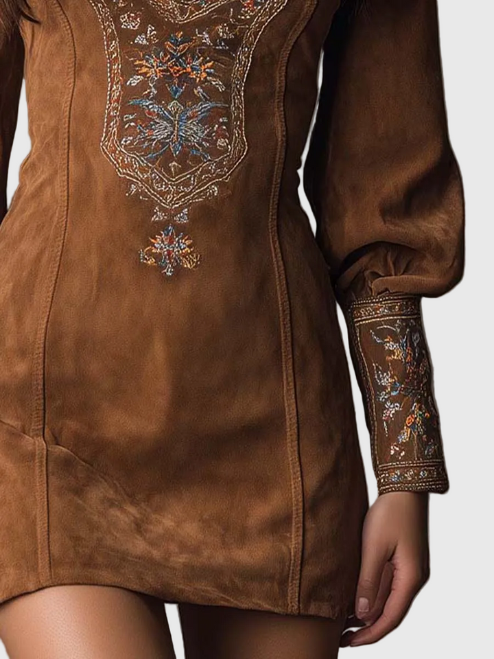 Petra – broderad lila miniklänning i sammet