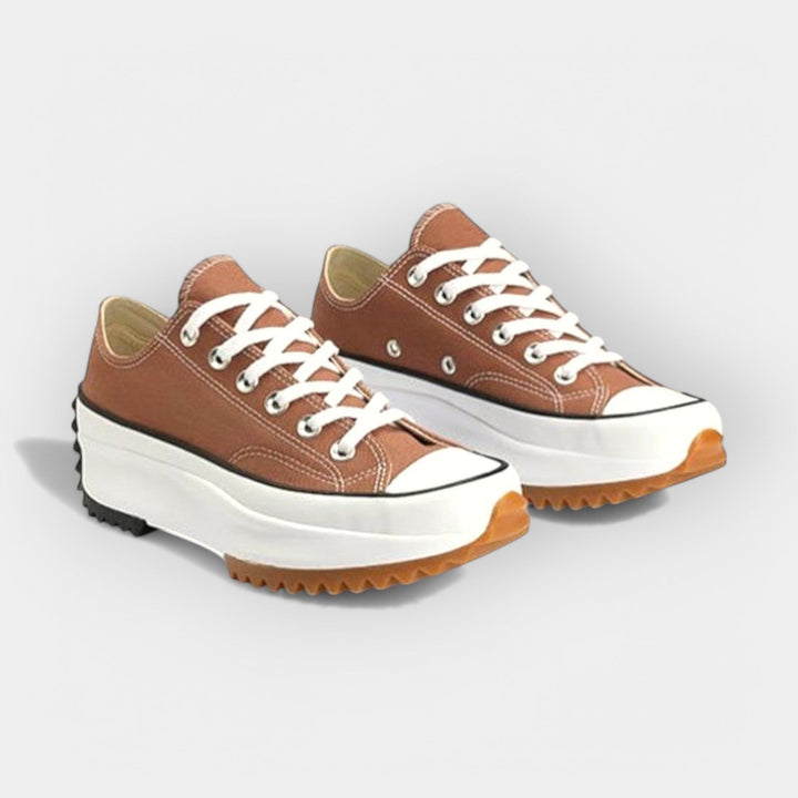 Moderna sneakers med grov sula