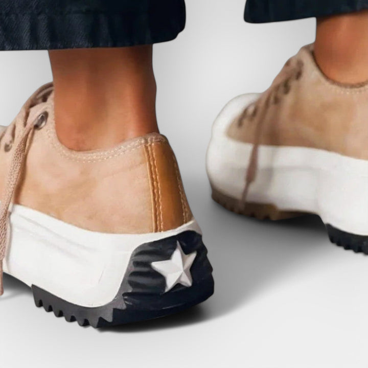 Moderna sneakers med grov sula