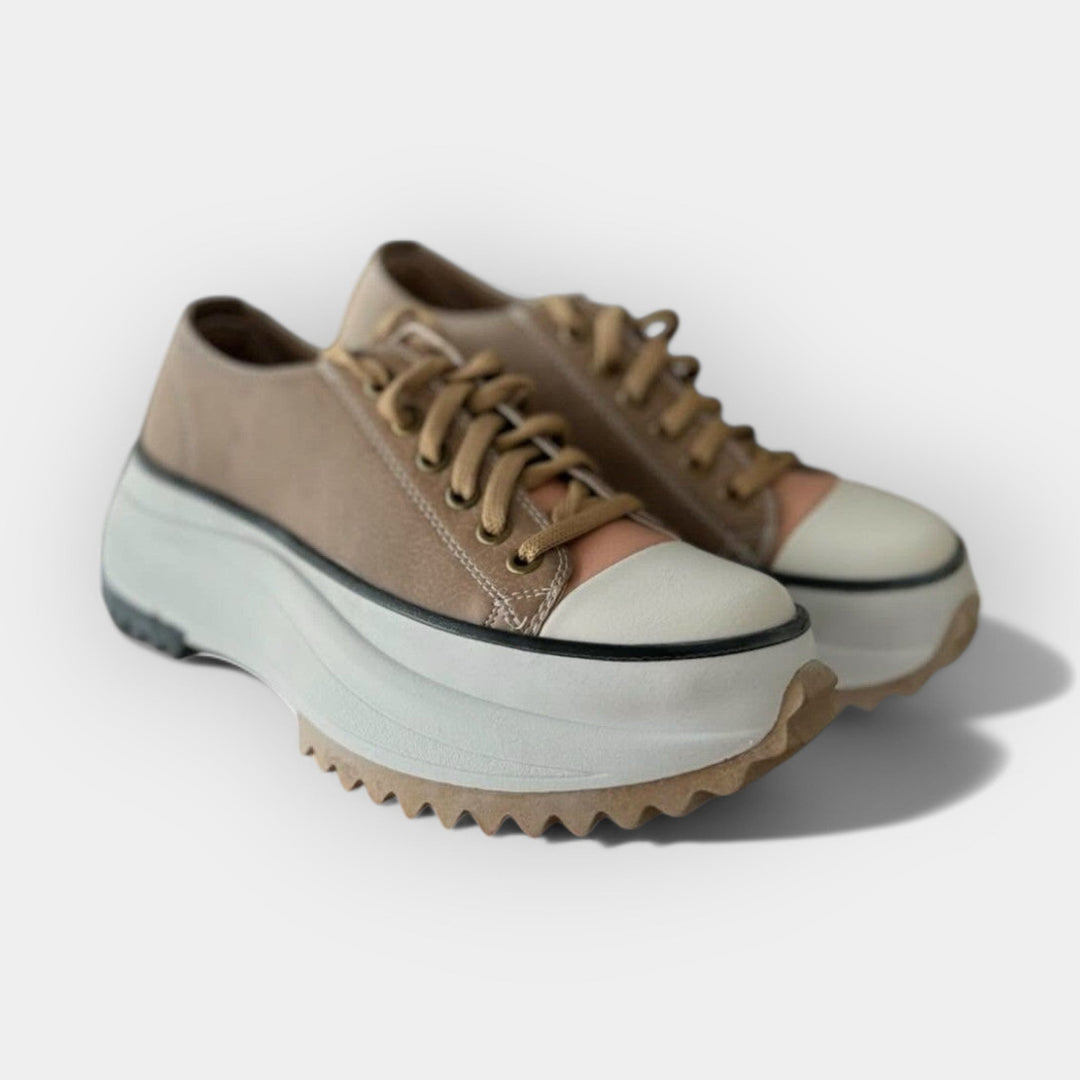 Moderna sneakers med grov sula