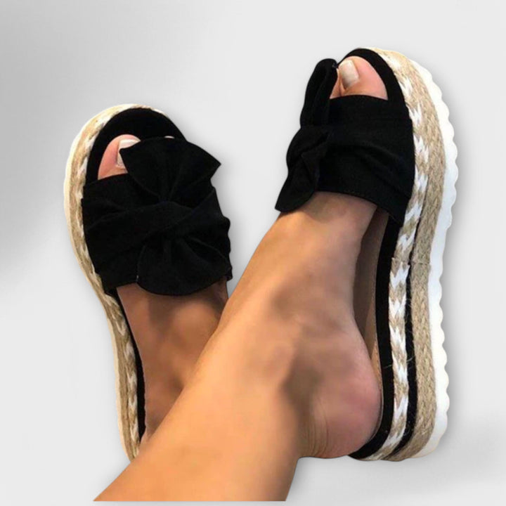 Solegenius – ortopedisk sandal med rosett