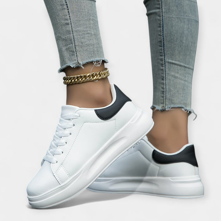 Vita sneakers i skinn