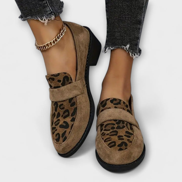 Karla – eleganta damskor med leopardmönster