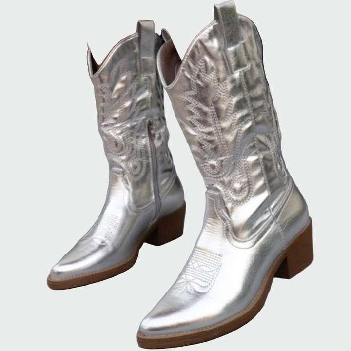 Cowboyskor med metalldetaljer