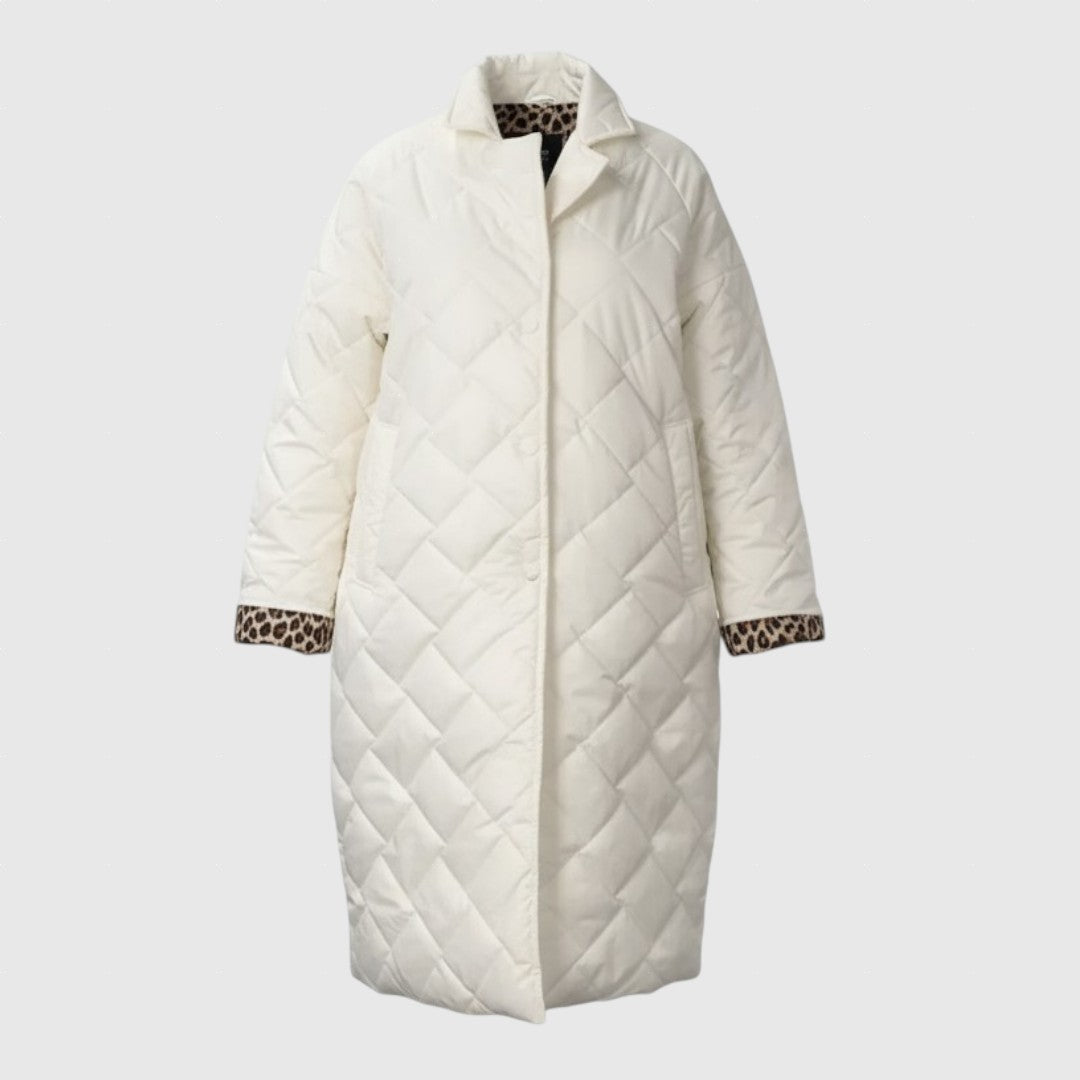 Ofira – diamantkviltad kappa med leopardfoder