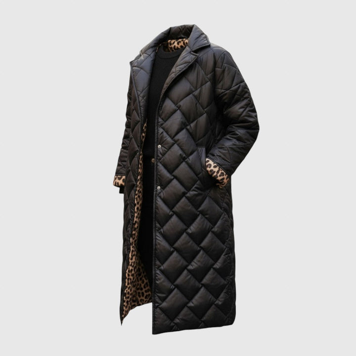 Ofira – diamantkviltad kappa med leopardfoder