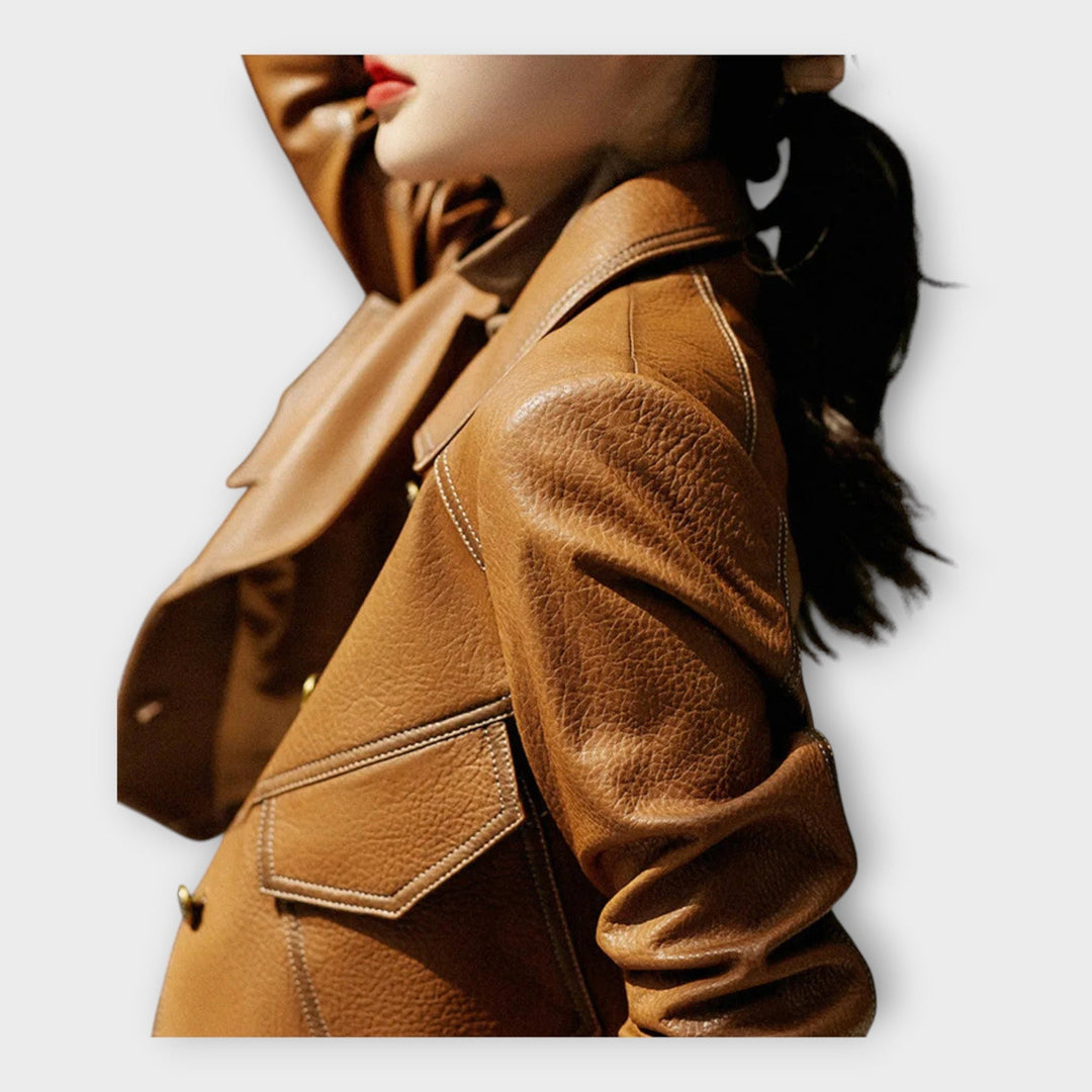 Elegant skinnkavaj med modern design och förfinad estetik