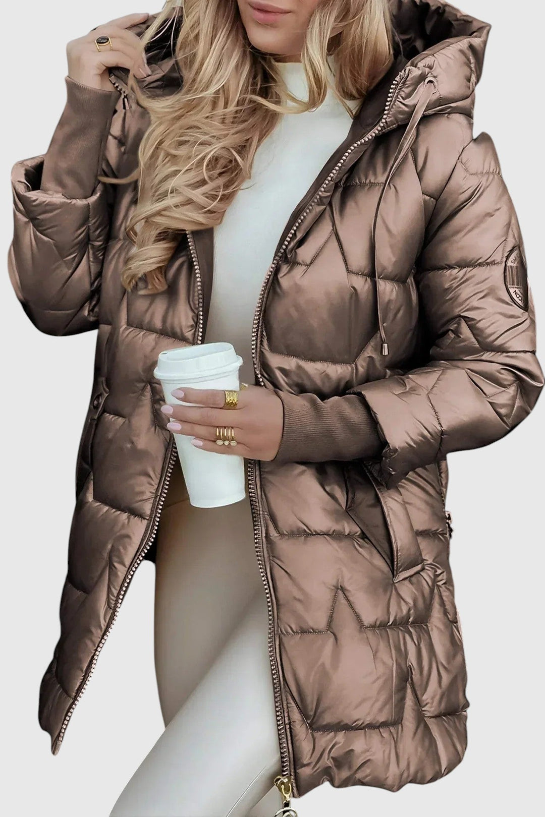 Nolven – elegant damkappa med huva