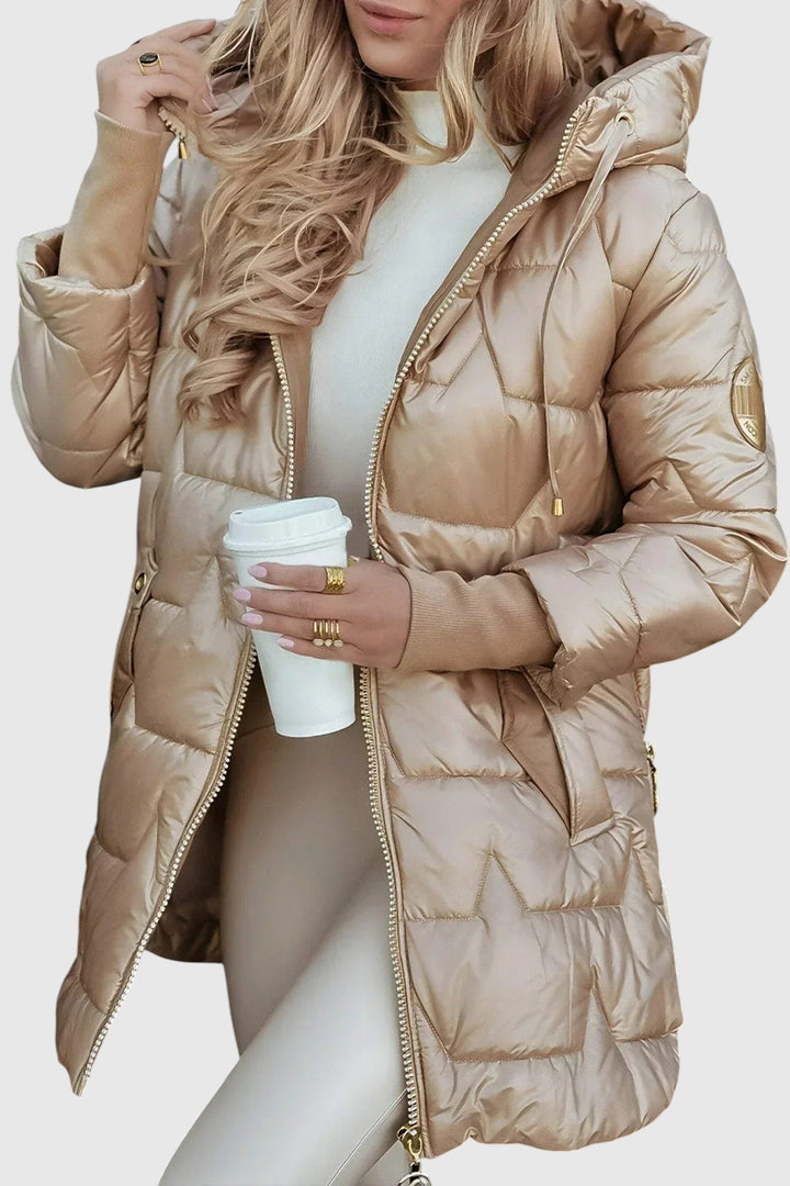 Nolven – elegant damkappa med huva