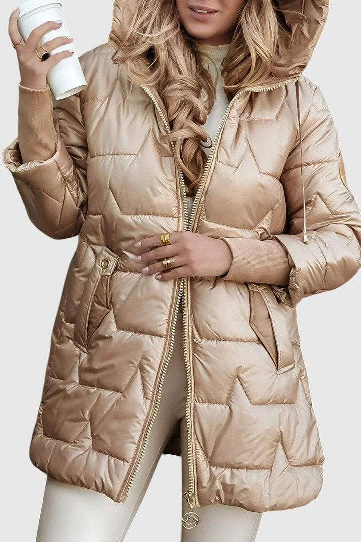 Nolven – elegant damkappa med huva