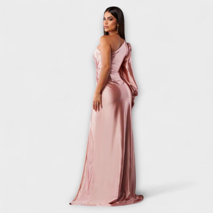 Juli – elegant klänning med finess